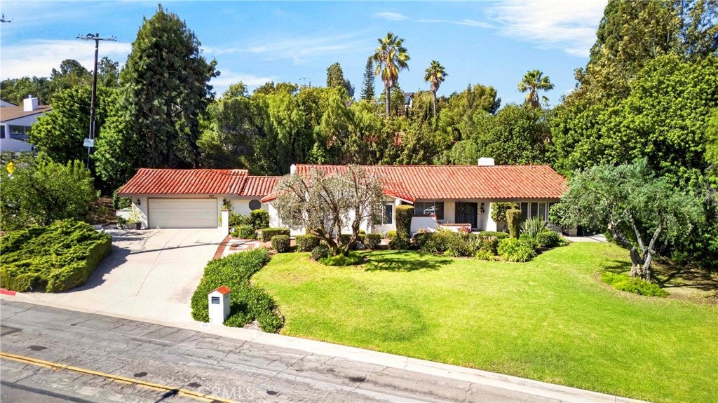 2101 Pioneer Avenue
