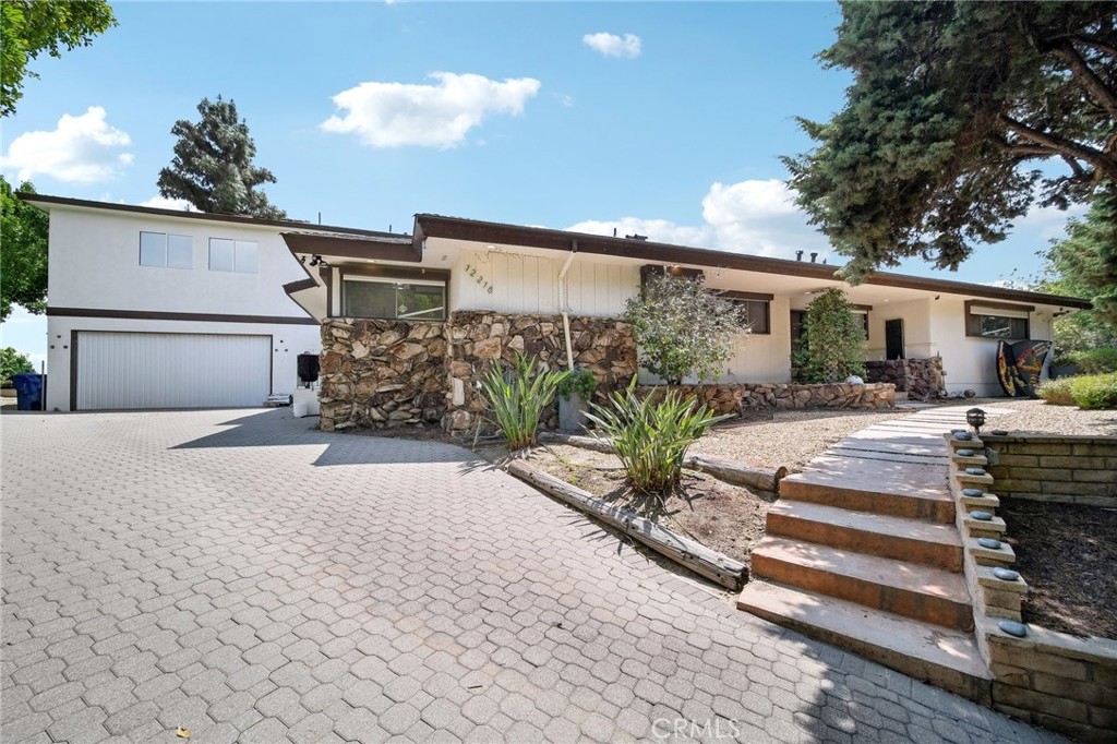Properties 3 12218 Sarazen Place