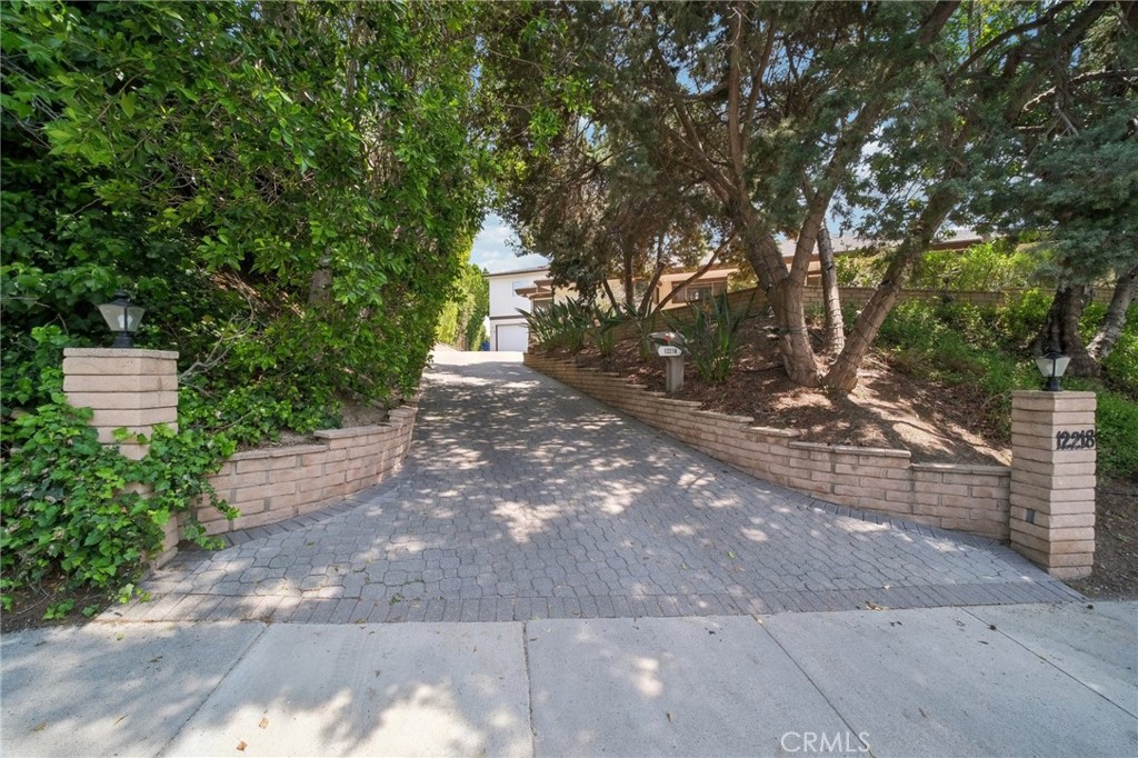 Properties 2 12218 Sarazen Place