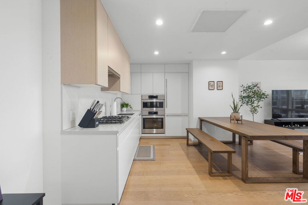 877 Francisco Street 1116