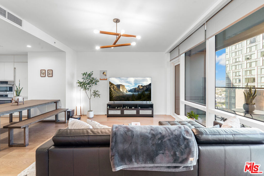 877 Francisco Street 1116