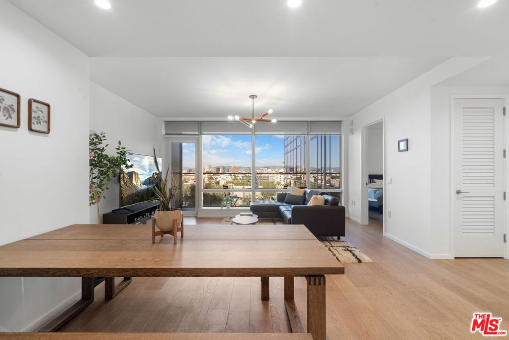 Photo of 877 Francisco Street #1116, Los Angeles, CA 90017 (MLS # 26647785)
