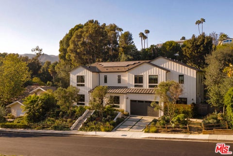 Photo of 13423 Bayliss Road, Los Angeles, CA 90049 (MLS # 26864299)