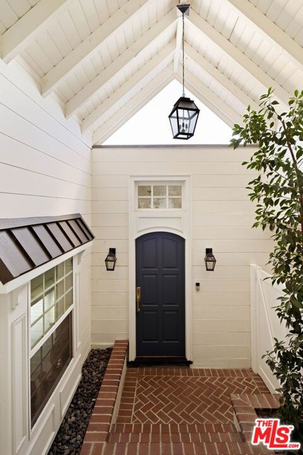 Photo of 15075 Rayneta Drive, Sherman Oaks, CA 91403 (MLS # 26637041)