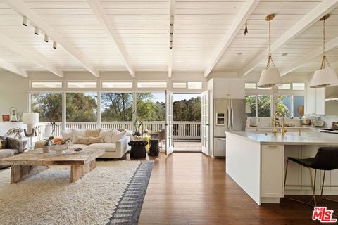 15075 Rayneta Drive Sherman Oaks CA 91403