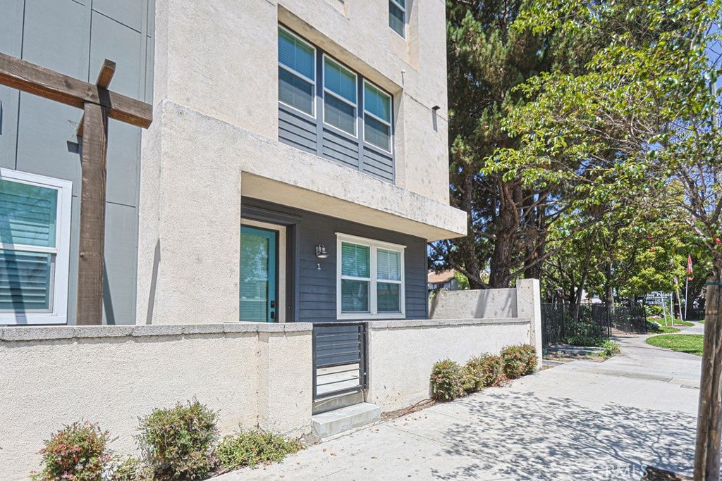 1410 N Harbor