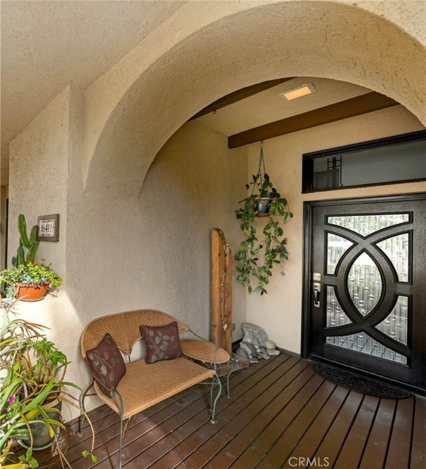 Charming Tri-Level End-Unit Townhome in Sunset Beach and Huntington Harbour
Live in the heart of Sunset Beach next to the Huntington Harbour in this beautifully updated tri-level end-unit townhome in the Broadmoor Huntington Harbor community—just steps from the harbor beach and a short stroll to the ocean, marina, local shops, and dining. This spacious 3-bedroom, 2.5-bath home features formal living and dining areas, a chef’s kitchen, and four private balconies plus a large entertainment deck. Natural light fills the space through two skylights, and the attached two-car garage offers generous storage.
Townhouse features:
• Engineered wood flooring
• Elegant lighting and hardware throughout
• Two cozy gas fireplaces
• Stainless steel appliances, including double convection ovens
• Granite countertops and custom wood cabinetry
• A distinctive custom front entry door
Community amenities at Broadmoor Huntington Harbour:
• Resort-style swimming pool and spa
• Tennis and pickleball courts
• Walking trails, greenbelts, and a tranquil lagoon
• 24/7 guard-gated entrance for security and peace of mind
You're just minutes away from Peter’s Landing, with conveniences like Starbucks, Mother’s Market, Golden Road Brewing, restaurants, and a workout studio.
Available for immediate move-in — embrace the coastal lifestyle and make this California Riviera townhome your new home!