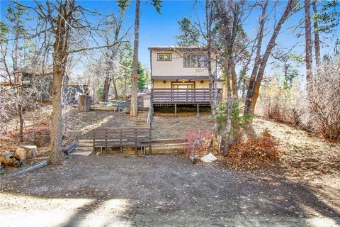 Photo of 43103 Grizzly Rd, Big Bear Lake, CA 92315 (MLS # DW25274182)
