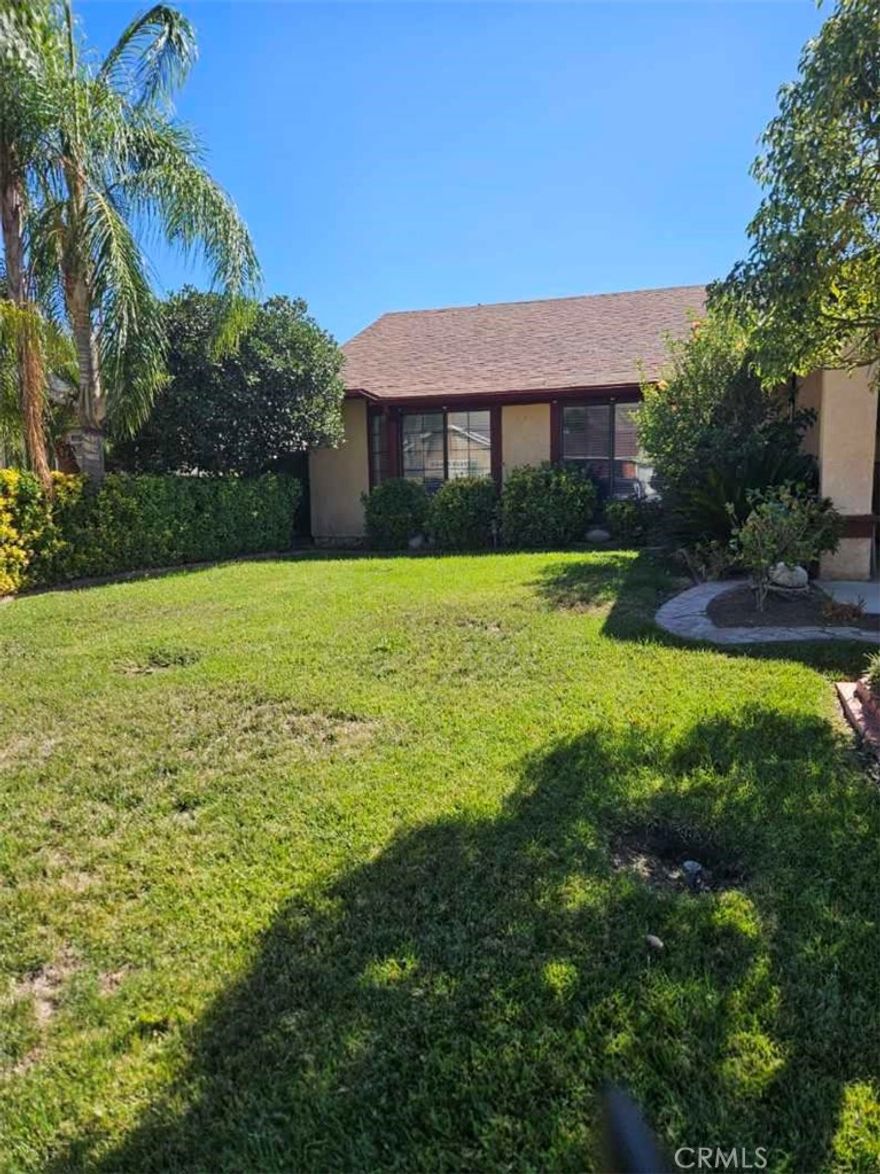 Located in the Beautiful City of San Jacinto with spectacular views, this home offers 3 bedrooms and optional 4th bedroom and 2 bathrooms with a 2 car Garage. Central AC and Heating  with open floor, Kitchen, Dining and a fireplace in living room for those cold winter nights. The beautiful landscapewith fruit trees and a large rear patio for entertaining.