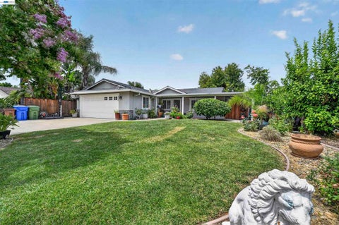 Photo of 1249 Duffy Way, Brentwood, CA 94513 (MLS # 41142572)