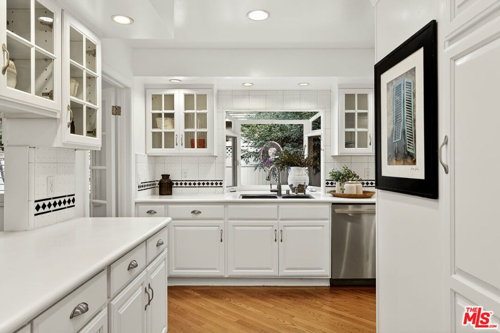 Photo of 12557 Sanford Street, Los Angeles, CA 90066 (MLS # 26648023)