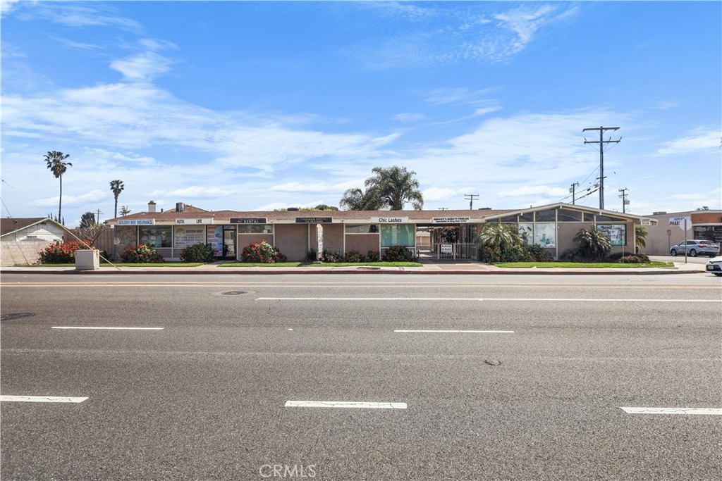 Property located in a high traffic and premium corner with great visibility and ease access. Ideal for investors or business owners looking to expand in a high-demand location. This exceptional investment opportunity boasts a spacious 6369 sq. ft. rentable space on massive 23730 sq. ft. lot. All units are fully occupied.