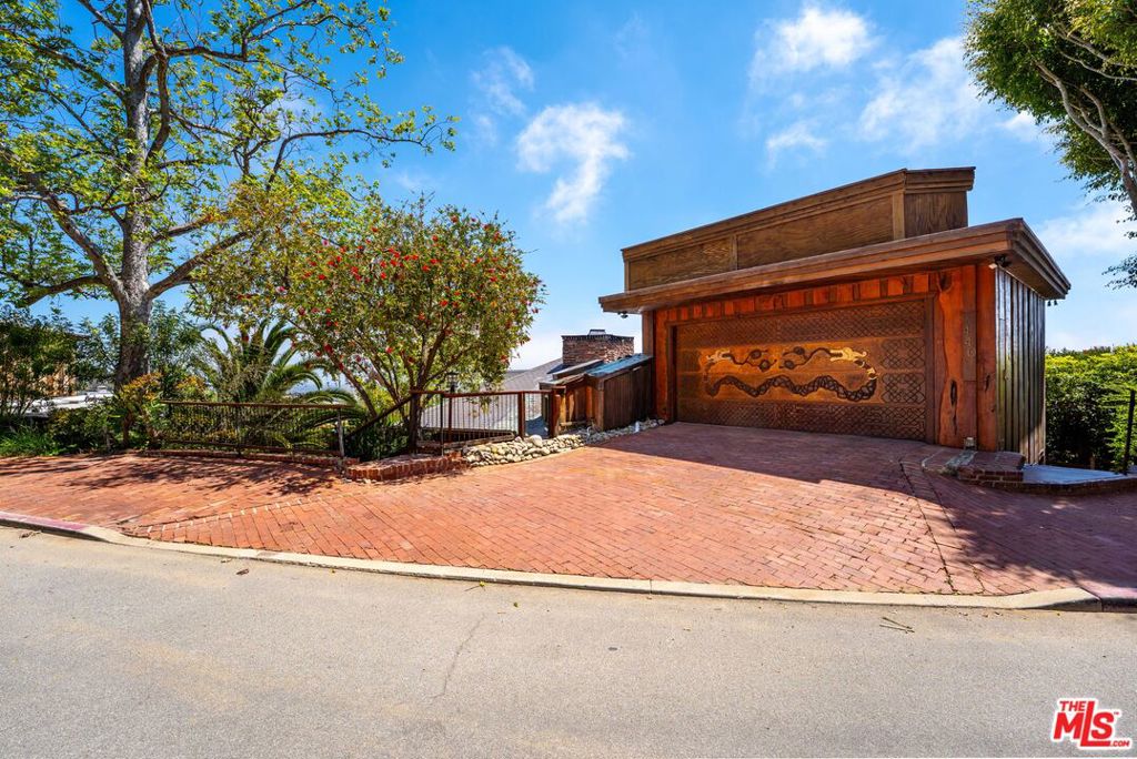 440 Mariposa Drive
