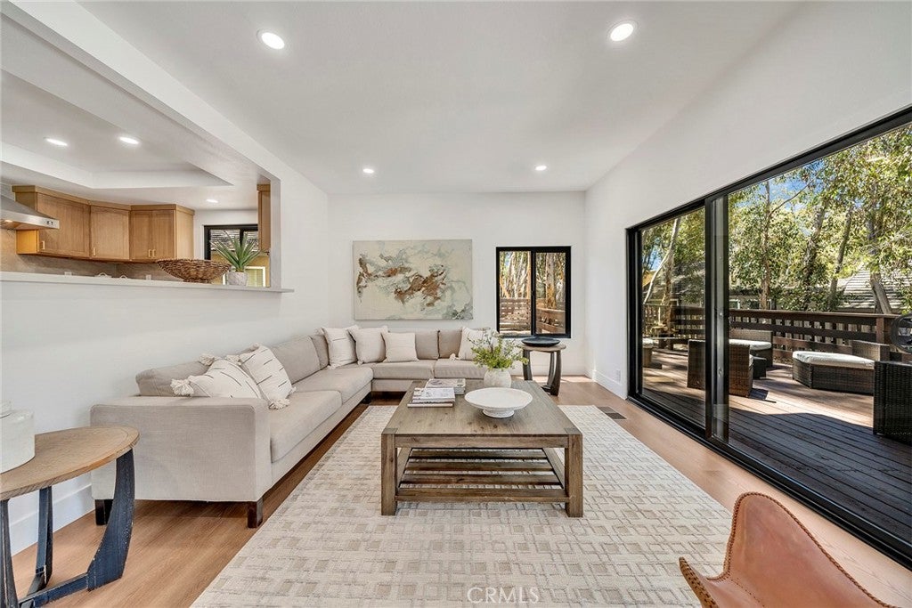 25031 Castlewood