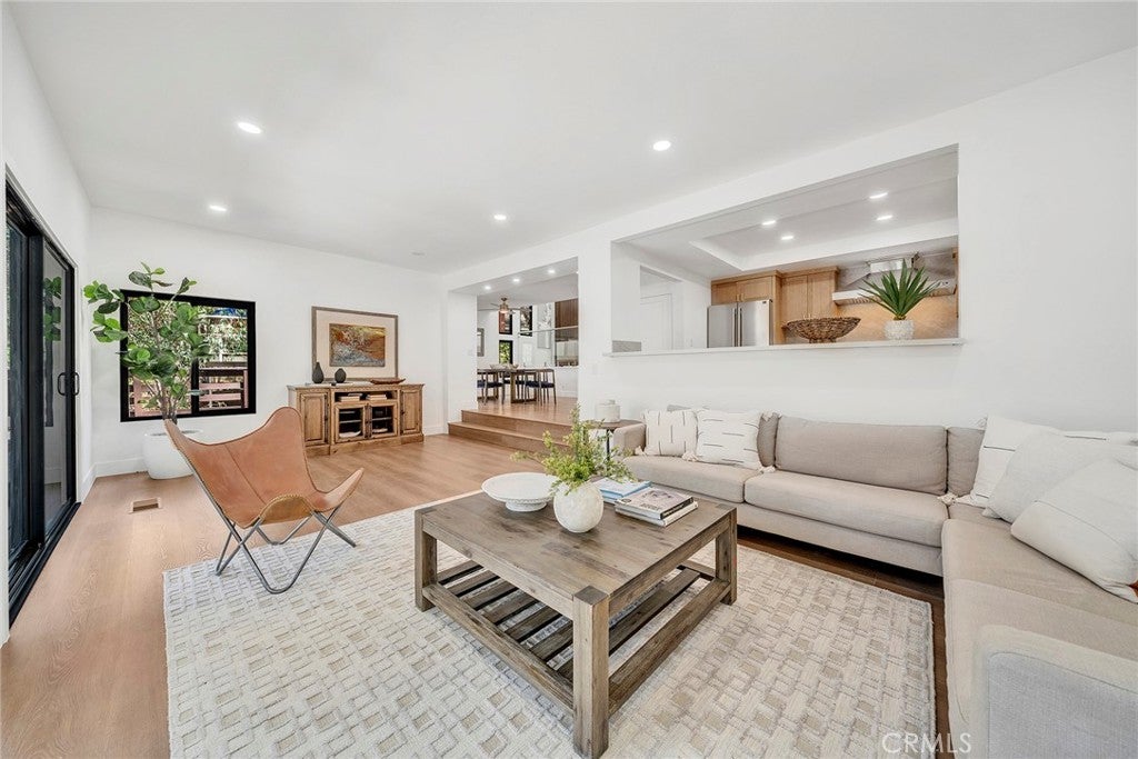 25031 Castlewood