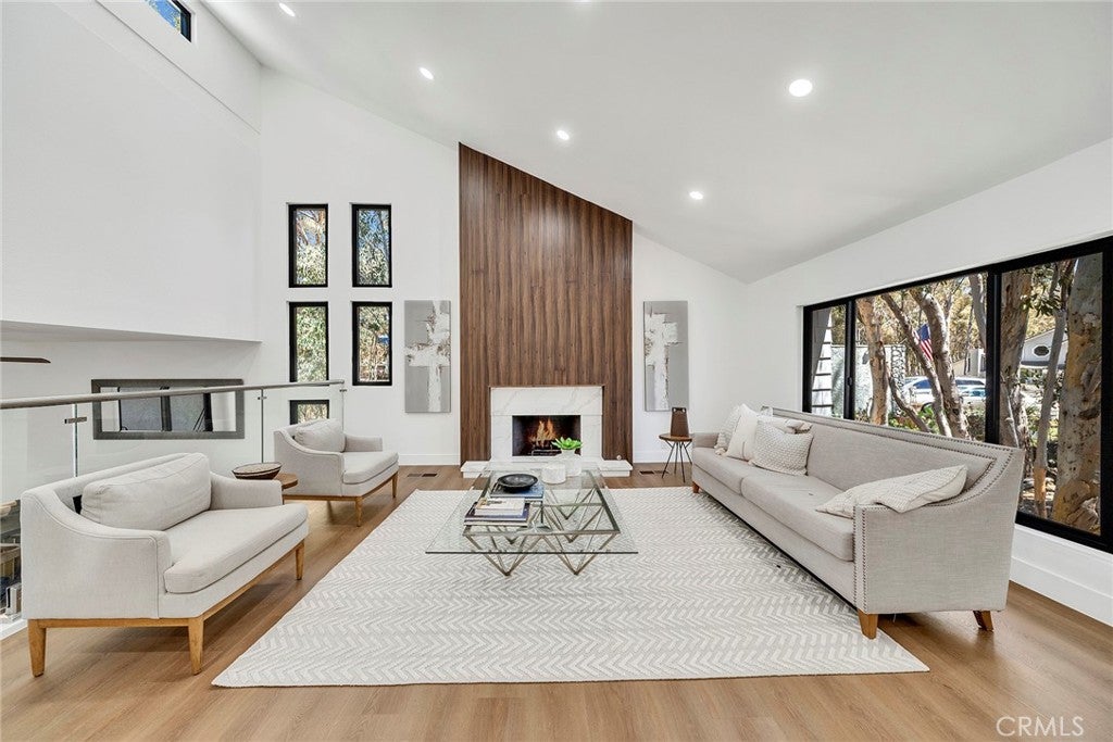 25031 Castlewood