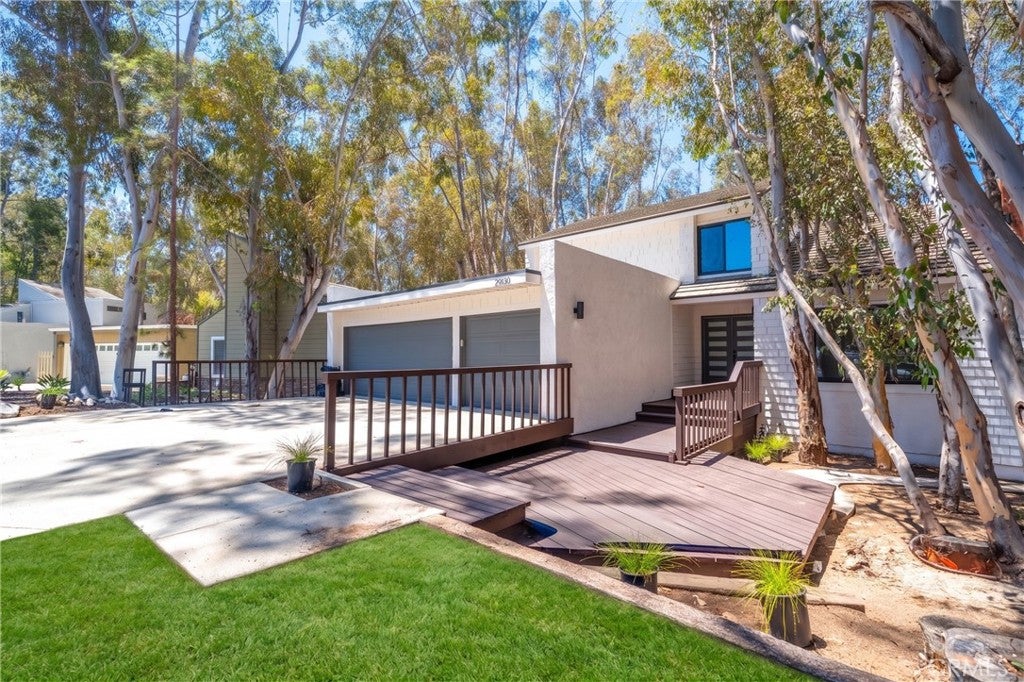 25031 Castlewood