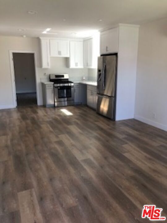 9638 S Hobart Boulevard