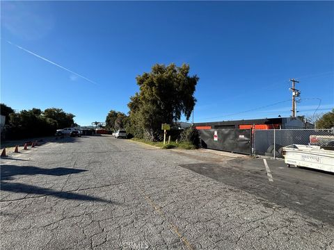 561 N Palm Hemet CA 92543