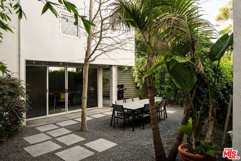 Photo of 608 Westminster Avenue, Venice, CA 90291 (MLS # 26658497)