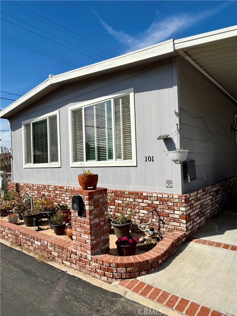101 Myna Lane