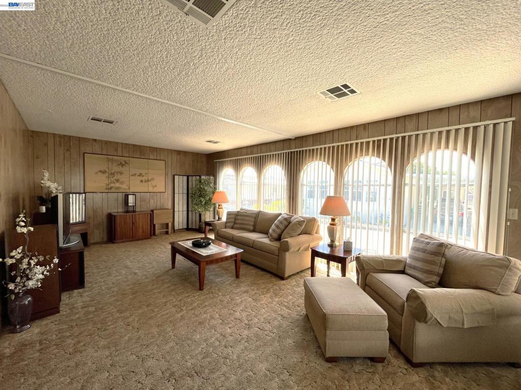 1285 Sussex way