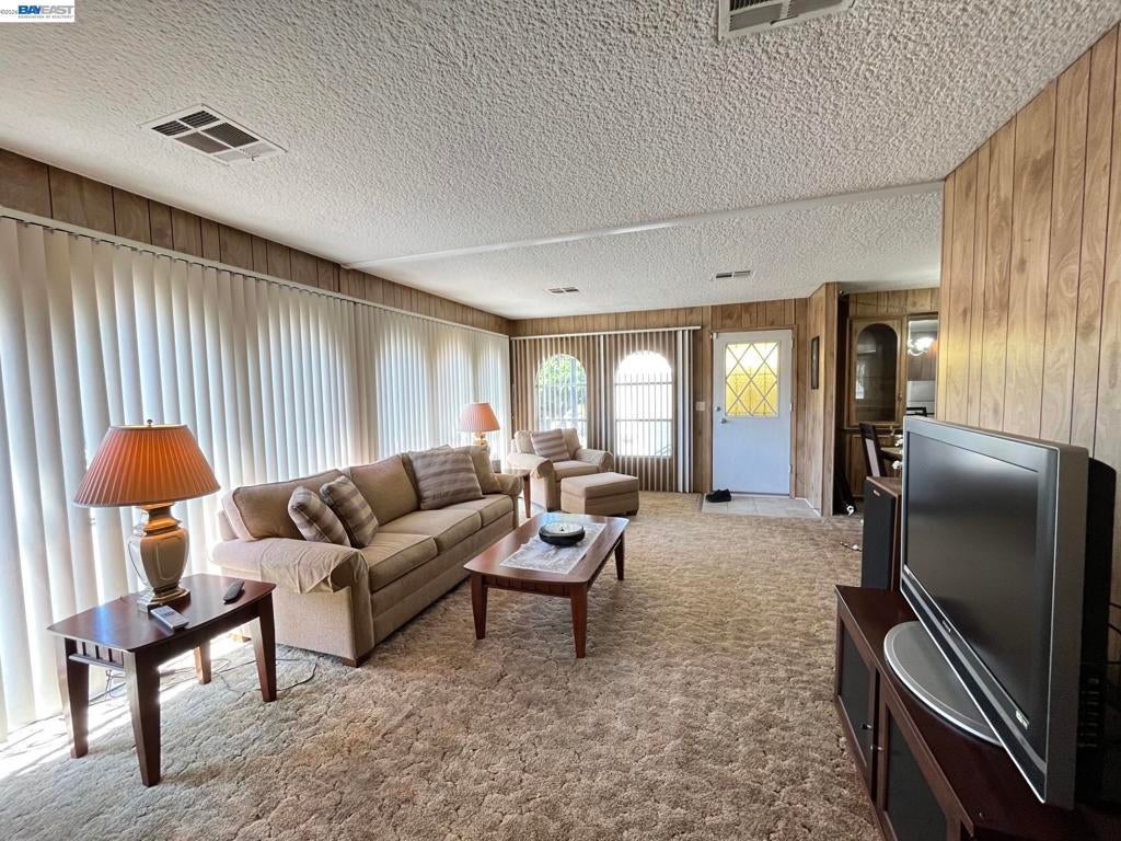 1285 Sussex way