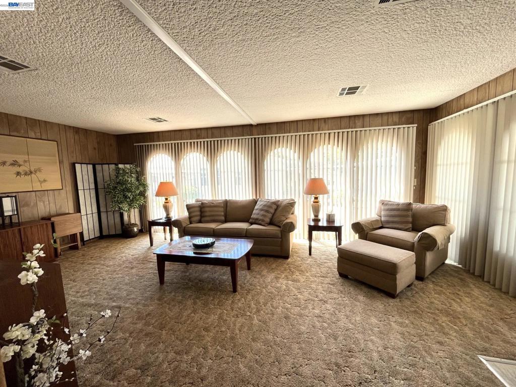 1285 Sussex way