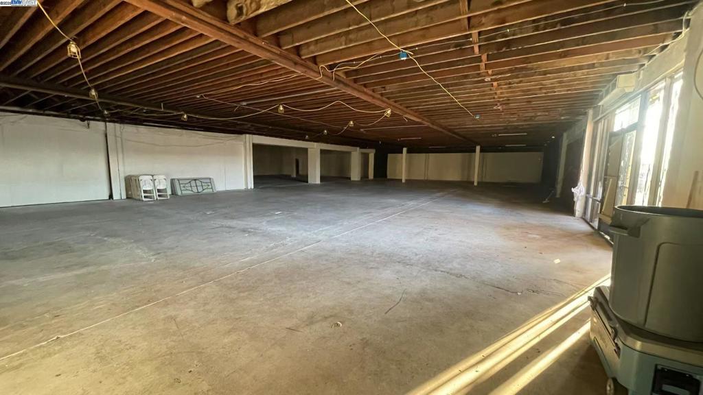 5424 International Blvd