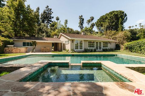 Photo of 4451 Coronet Drive, Encino, CA 91316 (MLS # 26766293)