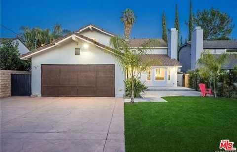 Photo of 6140 Rhodes Avenue, North Hollywood, CA 91606 (MLS # 25614423)