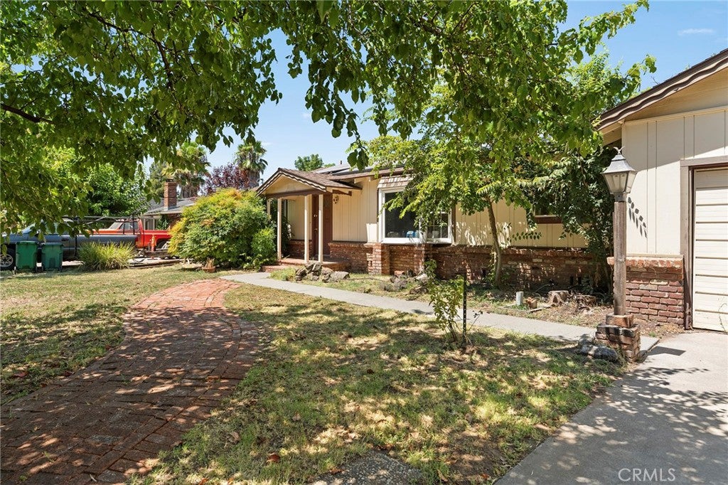 1696 Oak Way