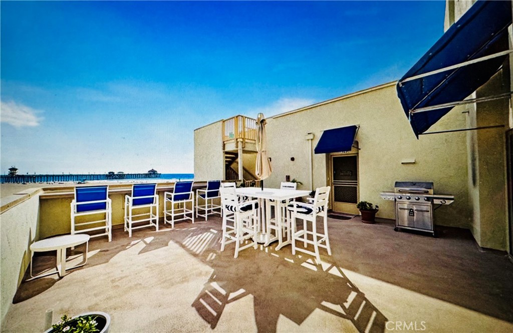 711 Pacific Coast 330