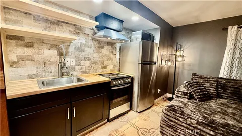 7904 Laurel Canyon Blvd Unit 12, North Hollywood, CA 91605 - MLS#: SR25239902