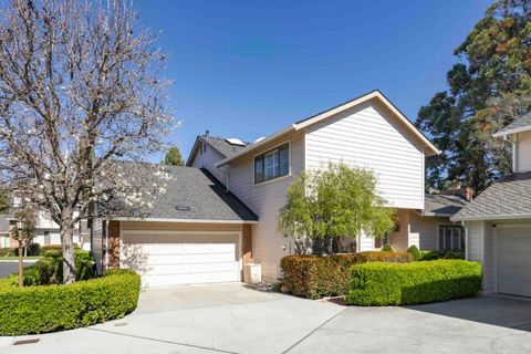 Photo of 11 Chateau Drive, Menlo Park, CA 94025 (MLS # ML82034912)