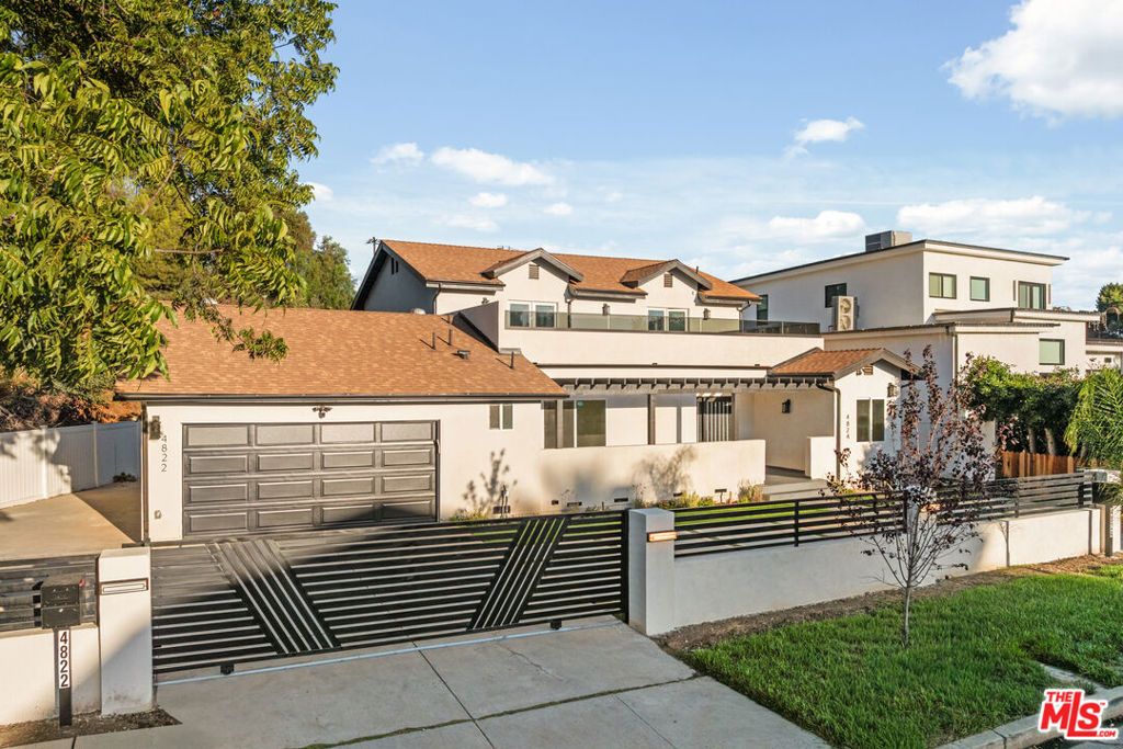 Photo of 4824 Saloma Avenue, Sherman Oaks, CA 91403 (MLS # 25606821)