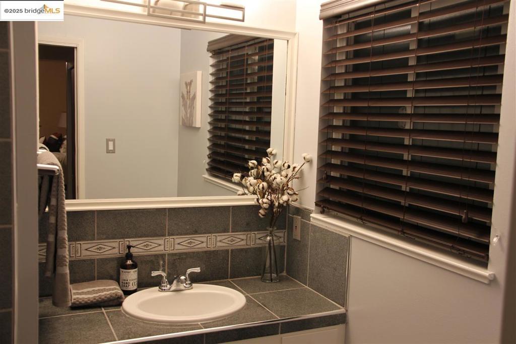 OAKLAND - Residential Lease