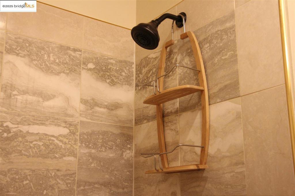 OAKLAND - Residential Lease