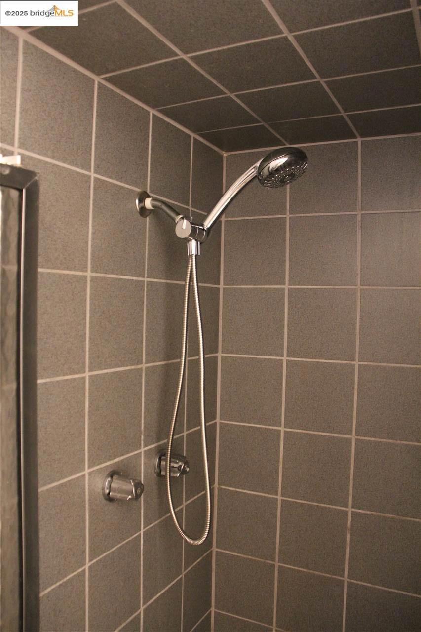 OAKLAND - Residential Lease