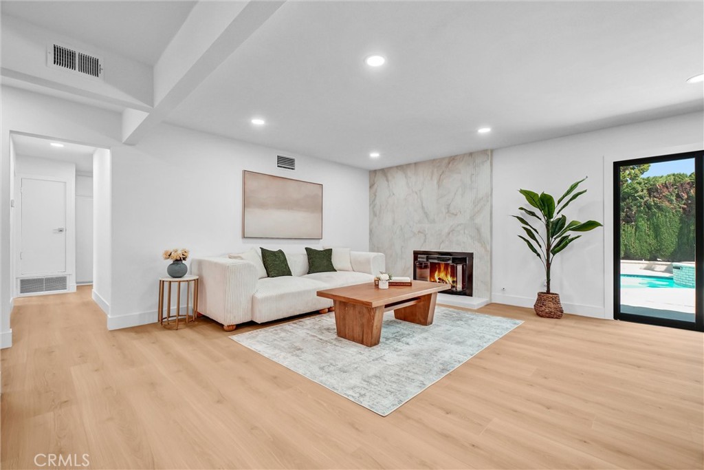 6951 Stanford