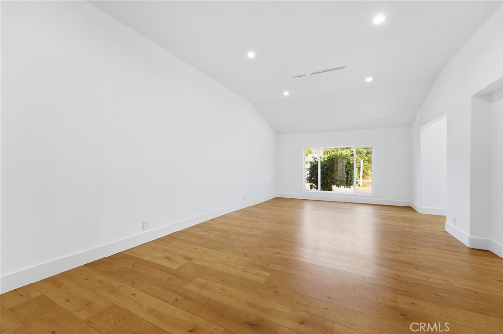 6015 Laurelgrove