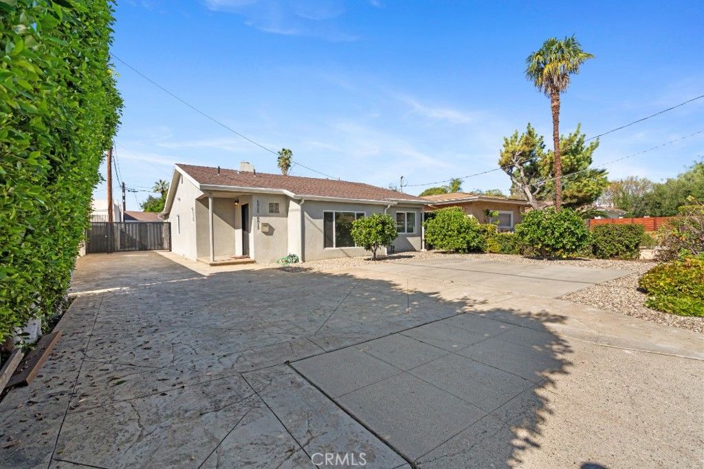 Photo of 6015 Laurelgrove, North Hollywood, CA 91606 (MLS # BB26026571)