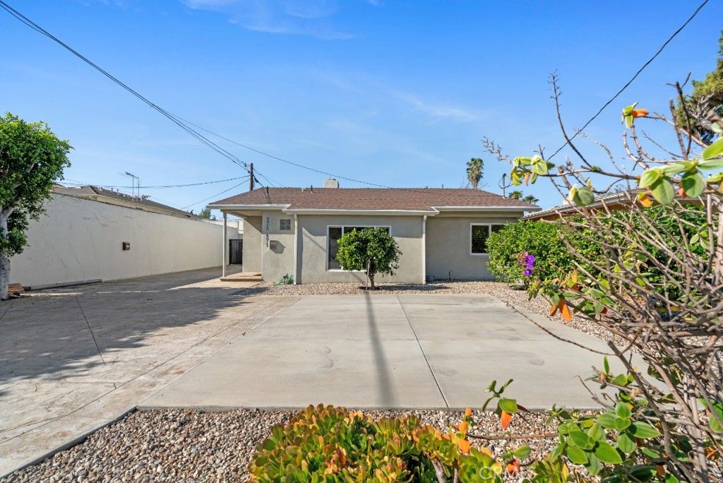 Photo of 6015 Laurelgrove, North Hollywood, CA 91606 (MLS # BB26026571)