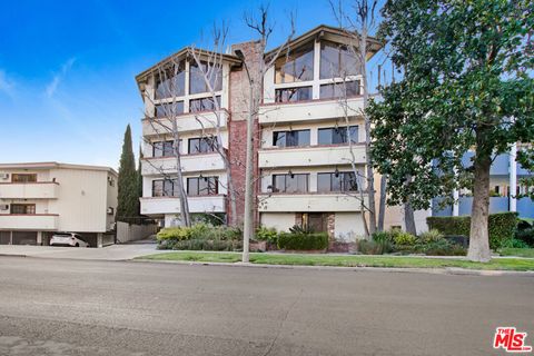Photo of 831 S Gretna Green Way #302, Los Angeles, CA 90049 (MLS # 25492701)