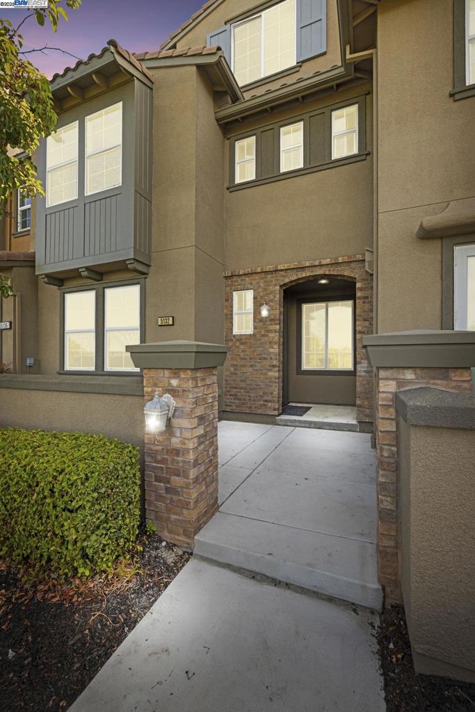 BREATHTAKING / STUNNING VIEWS on a PREMIUM LOT - Welcome to this amazing 4 BEDROOM, 3.5 BATHROOM, 2 CAR GARAGE, 2 MASTER SUITES with STUNNING VIEWS townhouse in the desirable FIOLI COMMUNITY in SAN RAMON. The inviting living area comes with ELEGANT HARDWOOD FLOORS, A COZY FIREPLACE, BUILT-IN CHERRY ENTERTAINMENT CENTER, and plenty of sunlight creates a pleasant experience. The modern kitchen is equipped with STAINLESS STEEL APPLIANCES, CHERRY CABINETS, GRANITE SLAB COUNTERTOPS, A LARGE KITCHEN ISLAND, & BREAKFAST NOOK. The luxurious Master Suite on the second floor features a soaking tub, stall shower, dual vanities, and a large walk-in closet. The third floor master suite comes with dual vanities, soaking tub, and walk in closet making it perfect for hosting family & guests. Amenities include a community pool & spa perfect for the summer. Its WALKING DISTANCE TO TOP-RATED DOUGHERTY VALLEY HIGH SCHOOL AND HIDDEN HILLS ELEMENTARY SCHOOL ideal for families & conveniently located near parks, hiking trails, restaurants, & shopping which provides relaxation and convenience.With EASY ACCESS TO HIGHWAY 680, 580 AND BART, commuting is a breeze. DON'T MISS THE CHANCE TO MAKE THIS YOUR DREAM HOME!!!