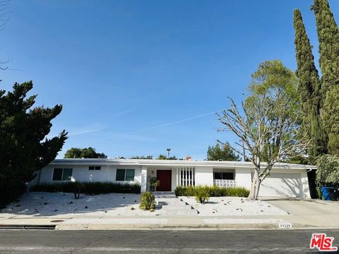 Photo of 24125 Bessemer Street, Woodland Hills, CA 91367 (MLS # 25520069) Photo of 24125 Bessemer Street, Woodland Hills, CA 91367 (MLS # 25520069)