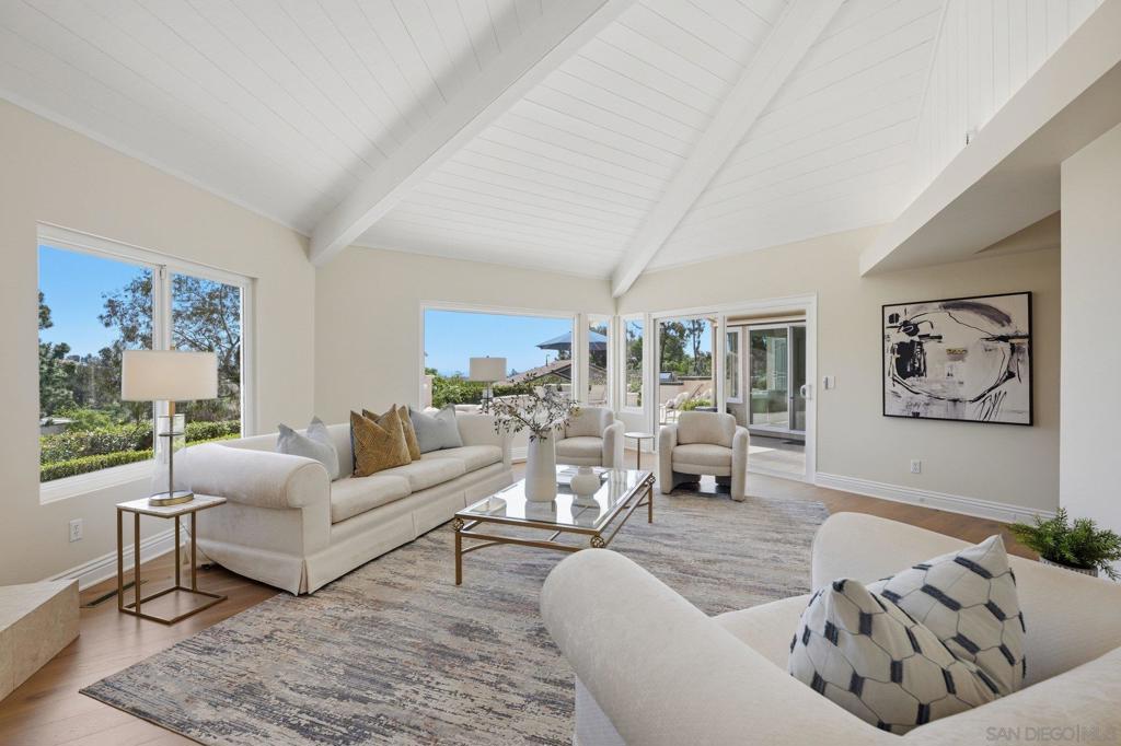 1821 Caminito Monrovia