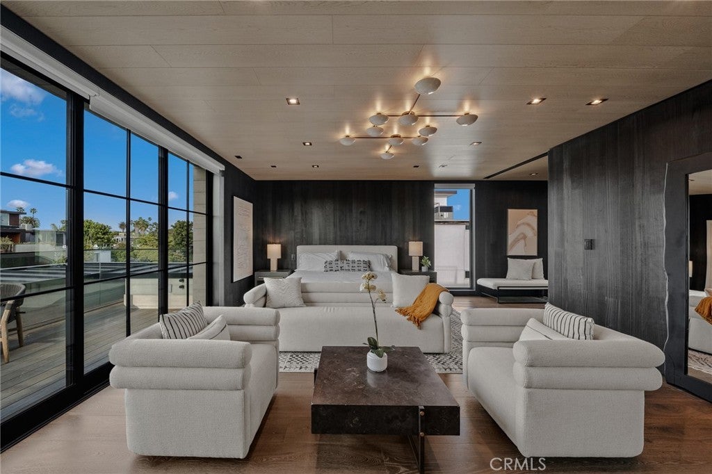 442 Sherman Canal Walk, Venice CA 90291