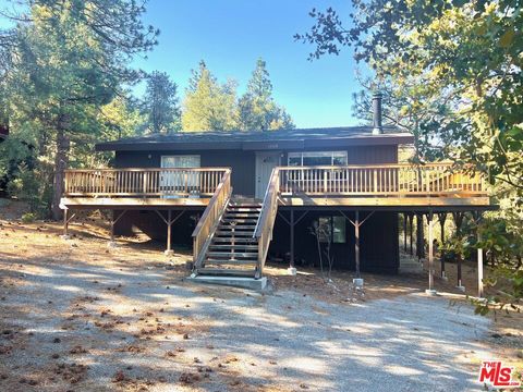 Photo of 15328 Acacia Way, Pine Mountain Club, CA 93222 (MLS # 26656719)