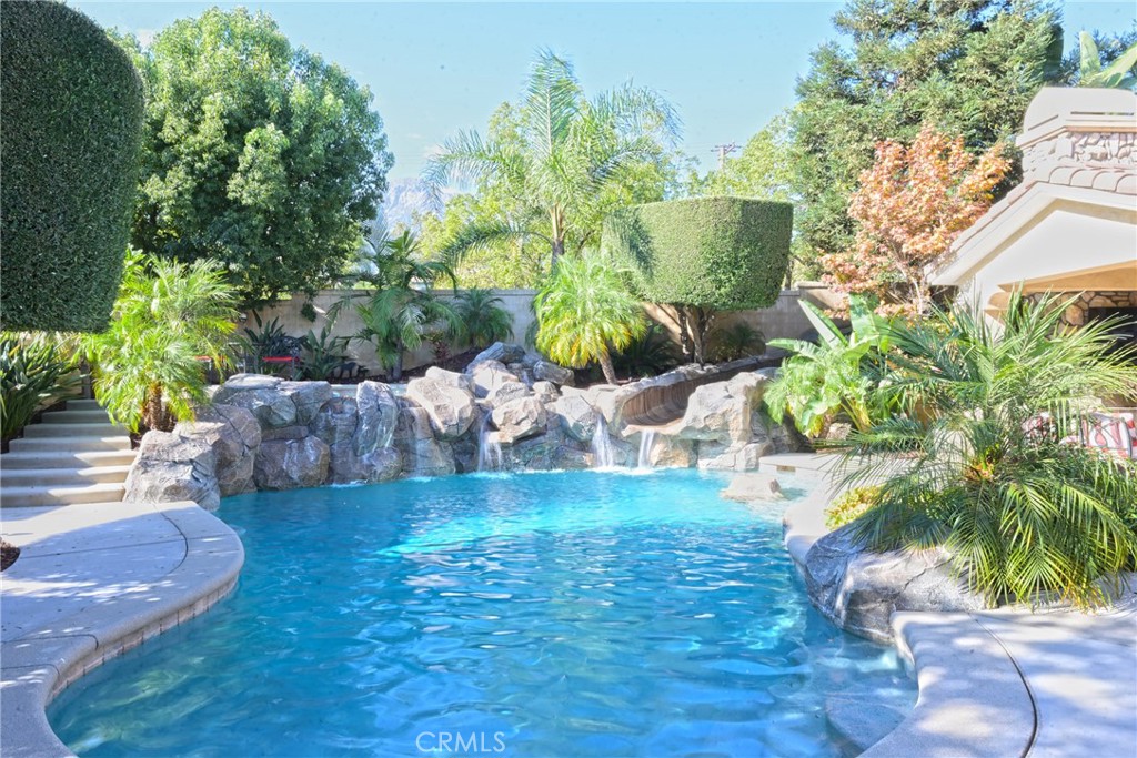 5716 Cabrosa Place